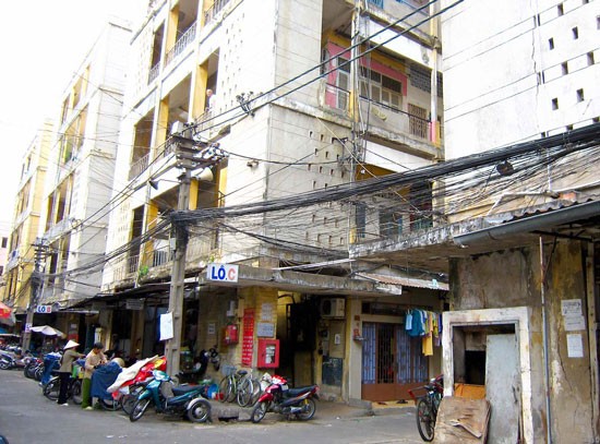 Co Giang Apartment Block locating in district 1, HCMC has been downgraded seriously (Photo: SGGP) Co Giang Apartment Block locating in district 1, HCMC has been downgraded seriously (Photo: SGGP)